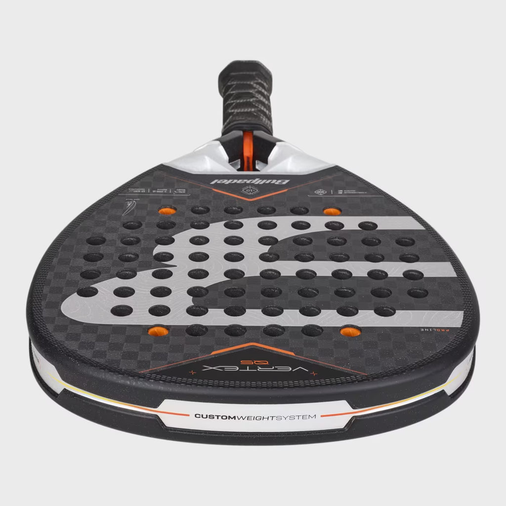 Bullpadel Vertex 05 Hesacore honeycomb grip and Ease Vibe dampeners detail
