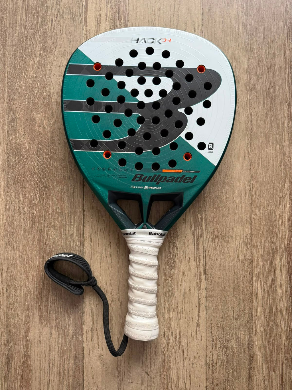 Pre-owned Bullpadel Hack 04 2025 padel racket — excellent condition, diamond shape, Paquito Navarro, South Africa