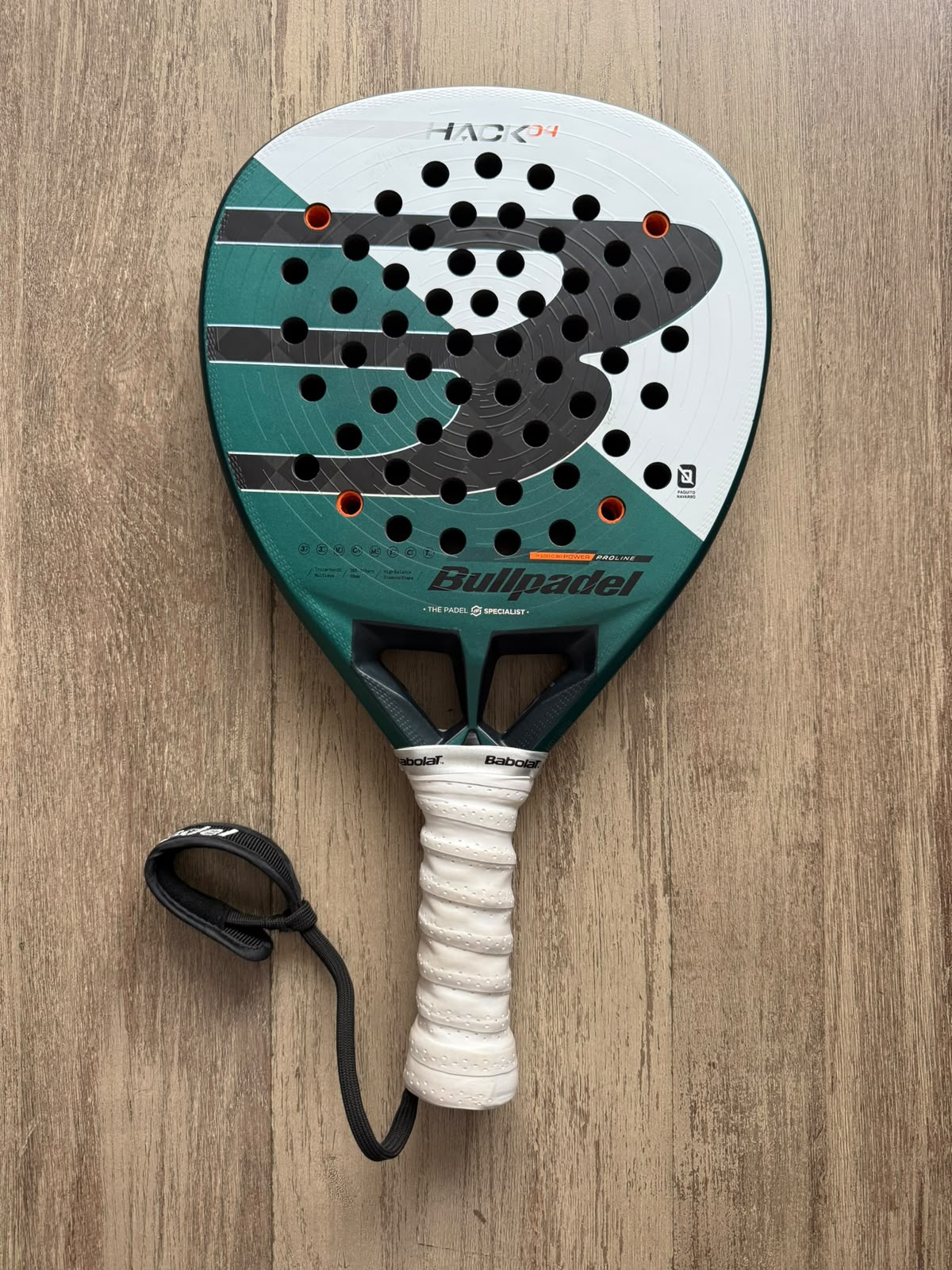 Pre-owned Bullpadel Hack 04 2025 padel racket — excellent condition, diamond shape, Paquito Navarro, South Africa